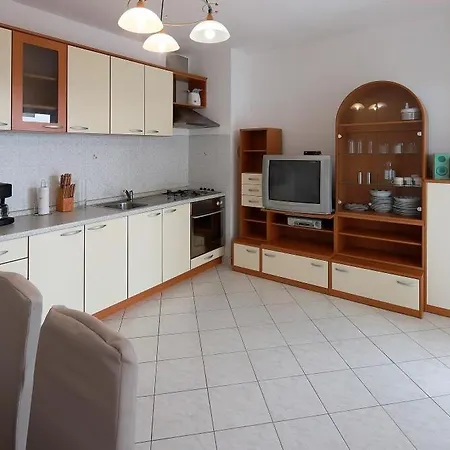 Seawaves Apartment *